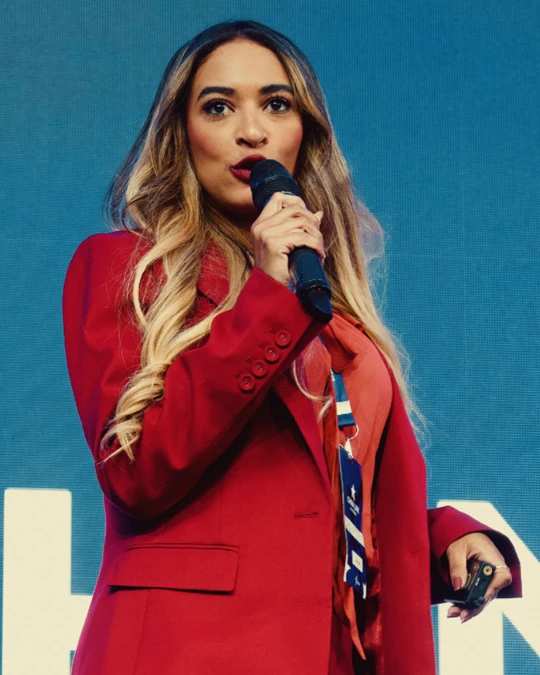 Júlia Lagos